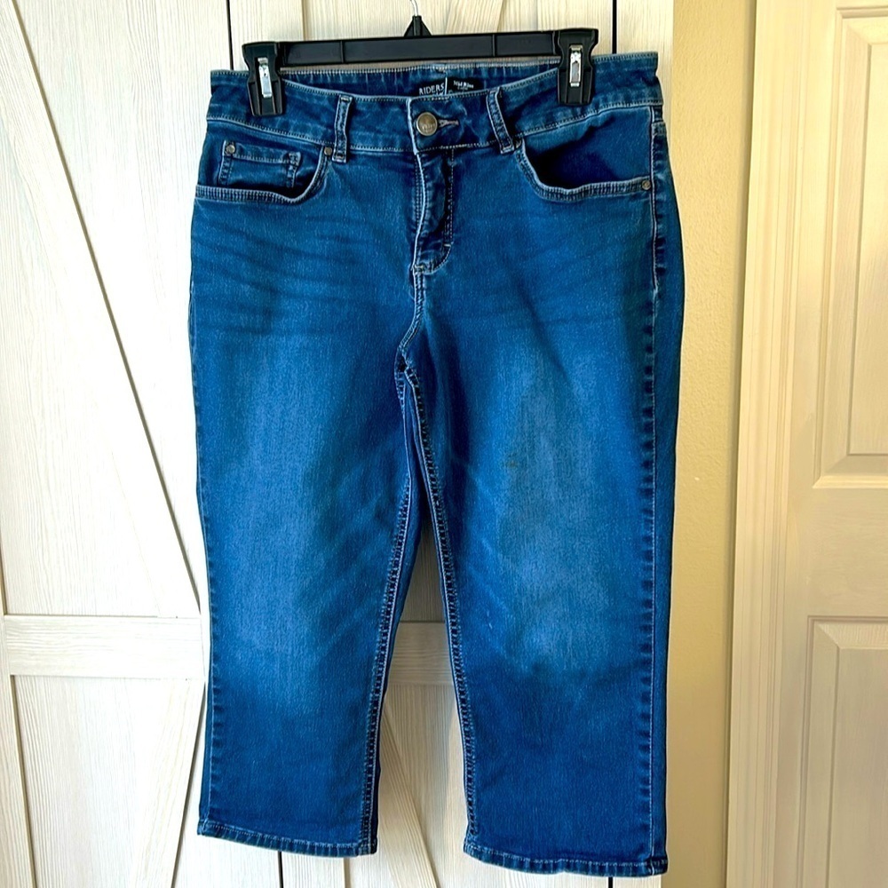 Lee Riders Mid Rise Capri Medium Blue Jeans Sz Unknown